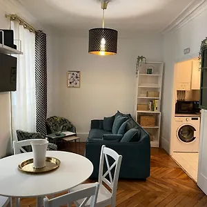  Appartement The Avenue Ternes
